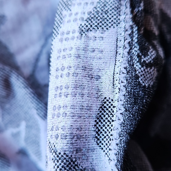 Athleta Lilac Gray Momentum Long Sleeve Tech Tee L - Picture 9 of 10